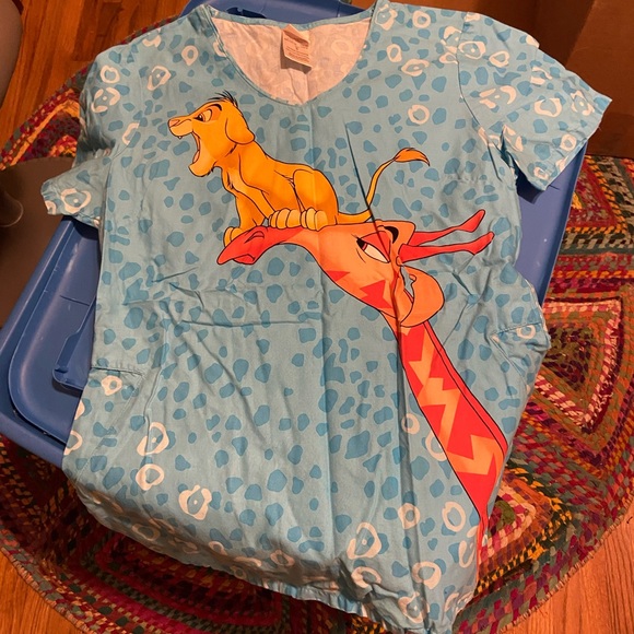 Lion king scrub top - Picture 2 of 4